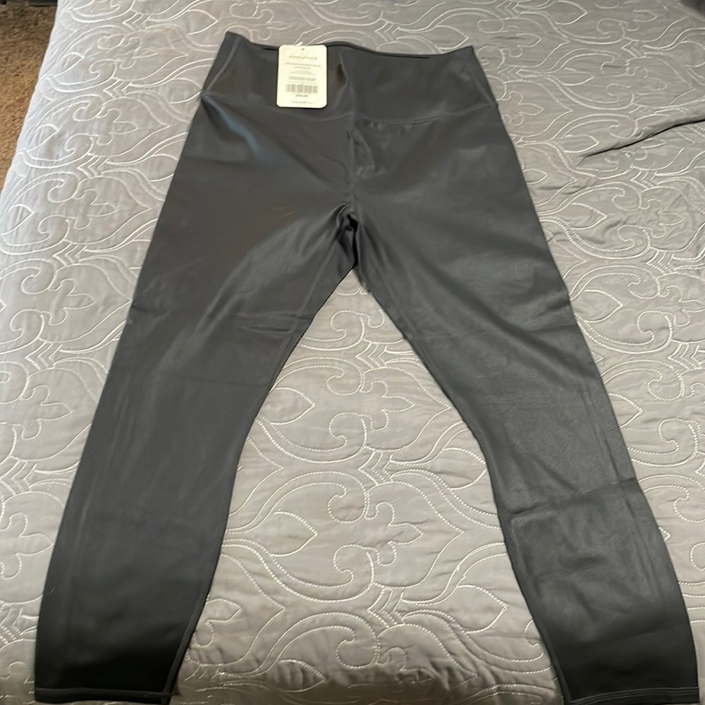 NWT Fabletics L high waisted iridescent luxe black 7/8 legging
